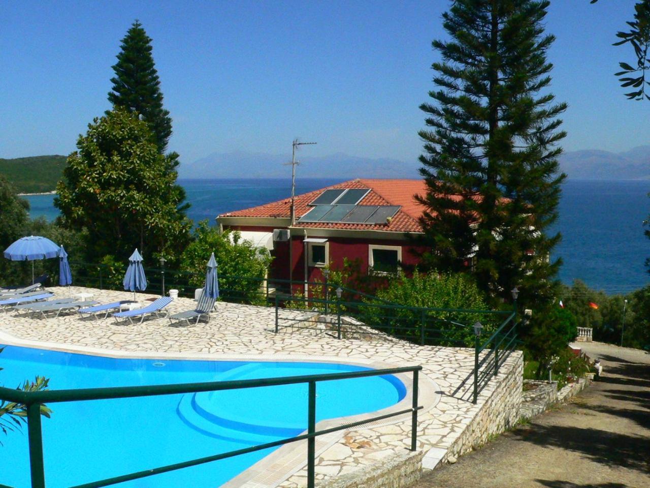 Bay Ξενοδοχείο Απραός